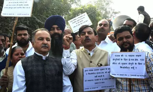 नयागांव निवासियों ने CM Mann हाउस की ओर मार्च किया