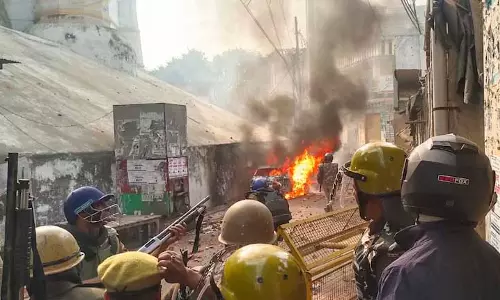 हिंसक बवाल: 2500 से ज्यादा पर FIR, 25 गिरफ्तार, सांसद और विधायक भी मुश्किल में हिंसक बवाल: 2500 से ज्यादा पर FIR, 25 गिरफ्तार, सांसद और विधायक भी मुश्किल में