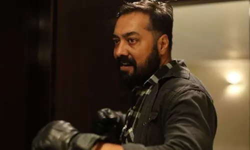 फिल्म पर प्रतिबंध लगा दिया गया तो निर्देशक ने फिल्म की पायरेटेड प्रतियां वितरित की फिल्म पर प्रतिबंध लगा दिया गया तो निर्देशक ने फिल्म की पायरेटेड प्रतियां वितरित की