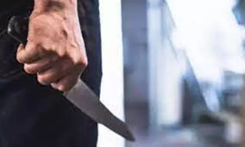 Etawah: एकतरफा प्रेम में युवक ने युवती पर चाकू से किया हमला, आरोपी हिरासत में