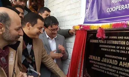 Javid Dar: सरकार जम्मू-कश्मीर में बिजली के बुनियादी ढांचे को मजबूत करने के लिए प्रतिबद्ध Javid Dar: सरकार जम्मू-कश्मीर में बिजली के बुनियादी ढांचे को मजबूत करने के लिए प्रतिबद्ध