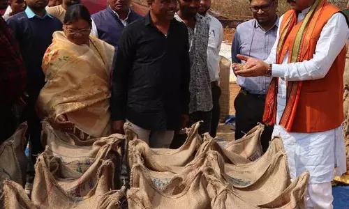 स्वास्थ्य मंत्री श्याम बिहारी जायसवाल ने किया धान खरीदी केंद्रों का निरीक्षण