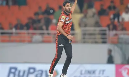 IPL मेगा नीलामी: आरसीबी ने भुवनेश्वर को खरीदा, दीपक चाहर चेन्नई से मुंबई आए