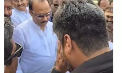 अजितदादा-रोहित पवार की अचानक हुई मुलाकात की पूरे राज्य में गूंज अजितदादा-रोहित पवार की अचानक हुई मुलाकात की पूरे राज्य में गूंज