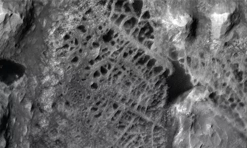 Mars Rover क्यूरियोसिटी दिलचस्प मकड़ी के जाले की ओर बढ़ रहा