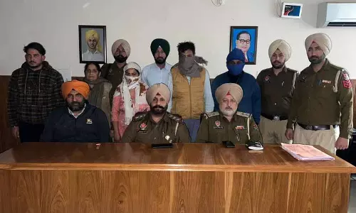 Amritsar: अंधे कत्ल का मामला सुलझा, महिला, प्रेमी समेत तीन गिरफ्तार Amritsar: अंधे कत्ल का मामला सुलझा, महिला, प्रेमी समेत तीन गिरफ्तार