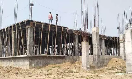 Mancherial मेडिसिन्स में सेंट्रल ड्रग्स स्टोर में करता है काम