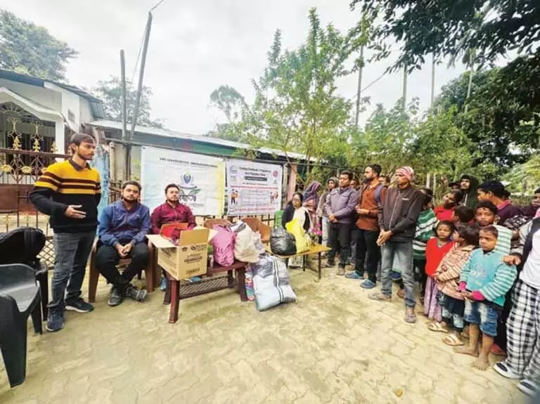 Assam : डिब्रूगढ़ विश्वविद्यालय ने कपड़ा दान-सह-वृक्षारोपण अभियान का नेतृत्व किया