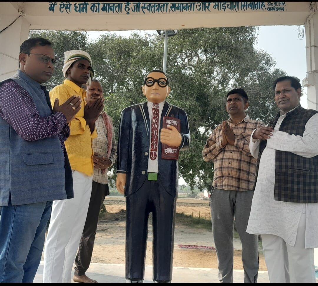 संविधान दिवस पर कांग्रेस जनों नें Bhim Rao Ambedkar के मूर्ति पर श्रद्धांजलि अर्पित किए