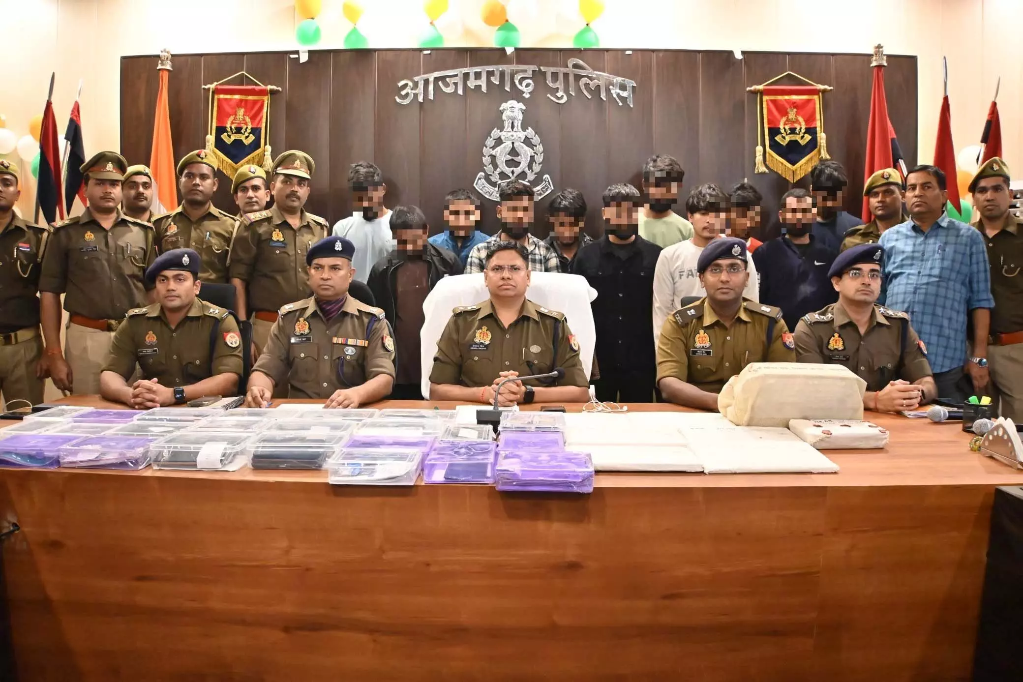 आजमगढ़ पुलिस ने साइबर ठगी करने वाले अंतरराष्ट्रीय संगठित गैंग का पर्दाफाश किया, 11 आरोपी गिरफ्तार