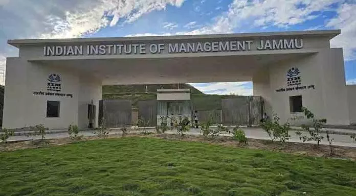 IIM जम्मू का छात्र इमारत से गिरकर घायल