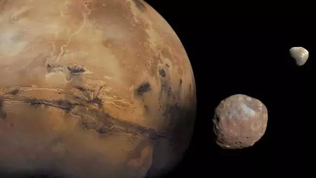 Mars ने संभवतः एक क्षुद्रग्रह को चीरकर अपने दो चंद्रमा बनाए होंगे