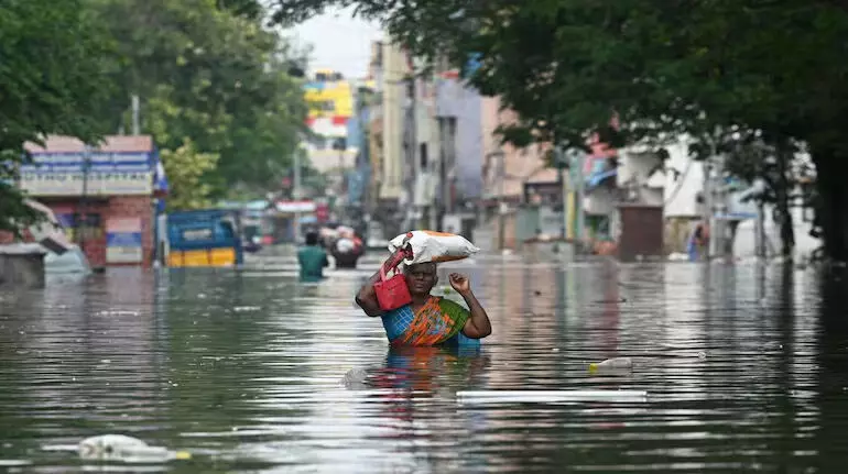 Tamil Nadu के कई हिस्सों में भारी बारिश, एनडीआरएफ की 7 टीमें तैनात; मौसम विभाग ने जारी की चेतावनी, कई स्कूल कल रहेंगे बंद