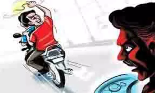 Bihar News:हथियार  के बल  पर बाइक और पैसे लूटे