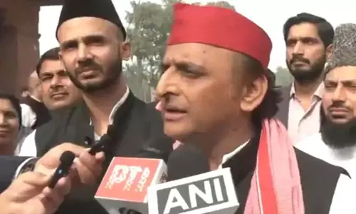 अखिलेश ने संभल हिंसा मामले में सपा सांसद के खिलाफ एफआईआर पर सवाल उठाए