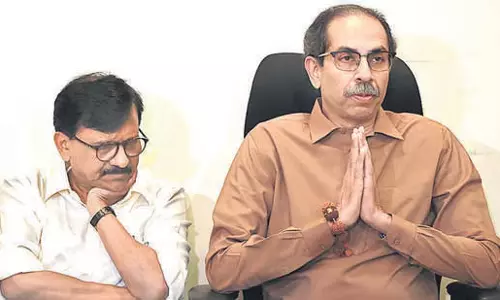 Uddhav Thackeray ने शिवसेना (यूबीटी) विधायकों से वफादारी का शपथ पत्र लिया Uddhav Thackeray ने शिवसेना (यूबीटी) विधायकों से वफादारी का शपथ पत्र लिया