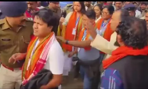 जामताड़ा में कांग्रेस कार्यकर्ताओं ने सीता सोरेन की बेटियों से किया दुर्व्यवहार, भड़की मां ने दी चेतावनी जामताड़ा में कांग्रेस कार्यकर्ताओं ने सीता सोरेन की बेटियों से किया दुर्व्यवहार, भड़की मां ने दी चेतावनी