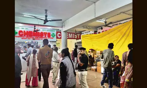 Chandigarh: केमिस्टों को जीएमएसएच-16 में अपनी दुकानें बंद करनी पड़ीं Chandigarh: केमिस्टों को जीएमएसएच-16 में अपनी दुकानें बंद करनी पड़ीं