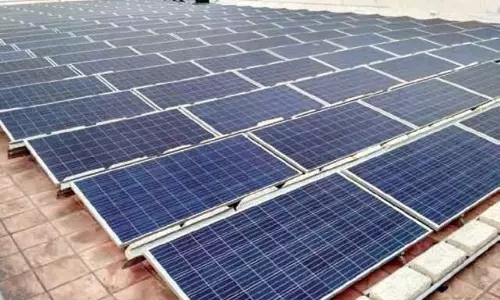 कोल्लांकिनारु के किसानों का निजी सौर फार्म के अतिक्रमण से उनकी फसल बर्बाद हो गई कोल्लांकिनारु के किसानों का निजी सौर फार्म के अतिक्रमण से उनकी फसल बर्बाद हो गई