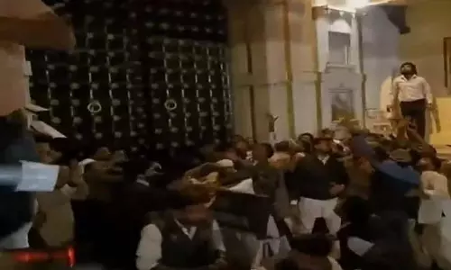 राजस्थान के महल में उत्तराधिकारियों के बीच प्रतिस्पर्धा..भयानक संघर्ष