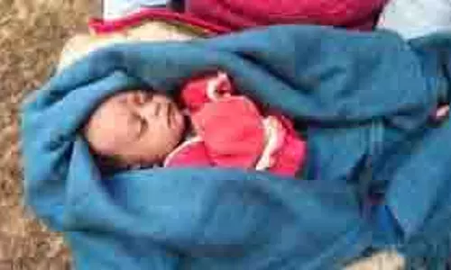 Bareilly:  ठंड में  20 दिन के मासूम को घास में लिटाकर छोड़ गई मां