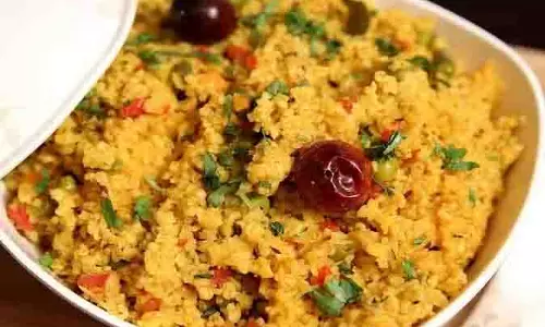 Khichdi Recipe:  कुछ हल्का खाने का मन है तो फटाफट बनाएं काठियावाड़ी खिचड़ी