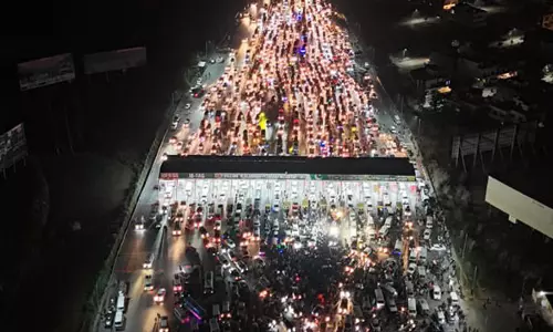 PTI के विरोध प्रदर्शन के आह्वान पर हजारों पाकिस्तानी इस्लामाबाद में मार्च कर रहे