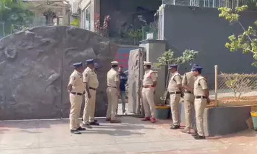Andhra Pradesh पुलिस ने फिल्म निर्देशक राम गोपाल वर्मा की तलाश शुरू की