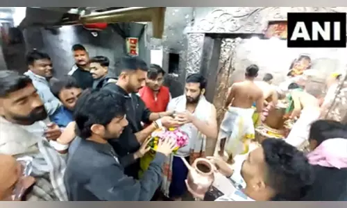 MP: भारतीय क्रिकेटरों ने उज्जैन के महाकालेश्वर मंदिर में पूजा-अर्चना की