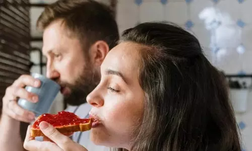 नाश्ते में अधिक वसा खाती है Women