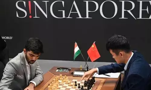 World Chess: डिंग ने गुकेश को चौंकाकर पहला गेम जीता