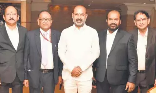राज्य मंत्री ने Hyderabad में रेप्को बैंक के प्रदर्शन की समीक्षा की राज्य मंत्री ने Hyderabad में रेप्को बैंक के प्रदर्शन की समीक्षा की