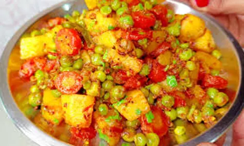 Carrot pea curry: इन आसान तरीकों से बनाएं आलू गाजर मटर की सब्जी