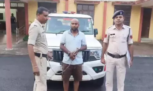 जेल प्रहरी पर गिरी गाज, चकमा देकर कैदी रफूचक्कर