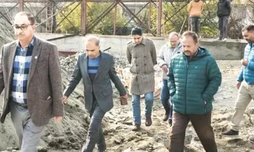 J&K: अलोची बाग में आधुनिक रेशमकीट बीज केंद्र के लिए भूमि चिन्हित
