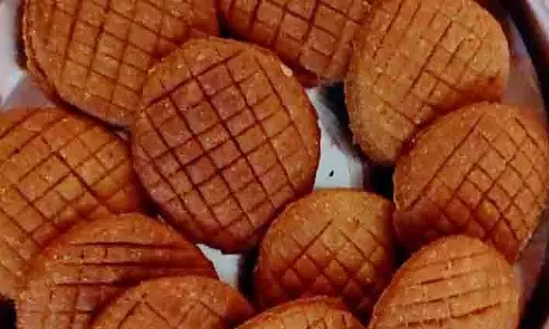 Coconut Biscuits:  घर का बना स्वादिष्ट व्यंजन