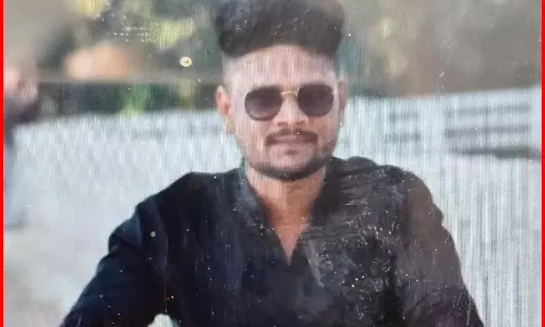 CG में खून से लाल हुई सड़क, खौफनाक था मंजर CG में खून से लाल हुई सड़क, खौफनाक था मंजर