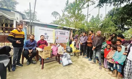 Assam : डिब्रूगढ़ विश्वविद्यालय ने कपड़ा दान-सह-वृक्षारोपण अभियान का नेतृत्व किया