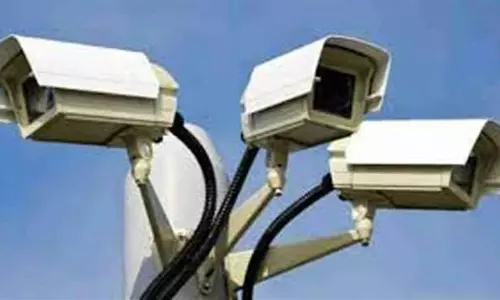 Aligarh: जज पर हमले के मामले में पुलिस ने फिर खंगाले सीसीटीवी कैमरे Aligarh: जज पर हमले के मामले में पुलिस ने फिर खंगाले सीसीटीवी कैमरे