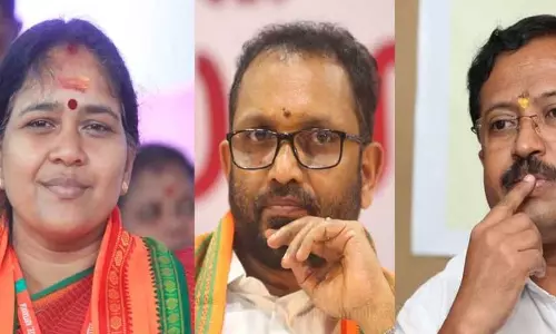 Kerala : जावड़ेकर ने के. सुरेंद्रन के इस्तीफे की खबर को नकारा Kerala : जावड़ेकर ने के. सुरेंद्रन के इस्तीफे की खबर को नकारा