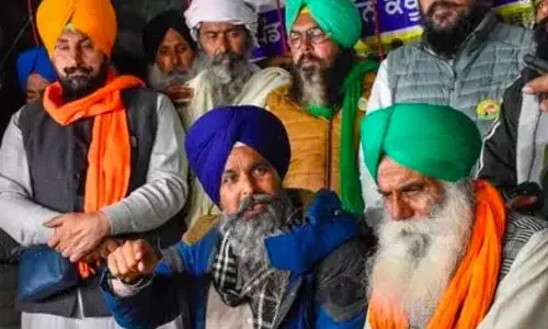 किसान नेता दल्लेवाल को भूख हड़ताल से पहले पुलिस ने जबरन उठा लिया: Pandher किसान नेता दल्लेवाल को भूख हड़ताल से पहले पुलिस ने जबरन उठा लिया: Pandher