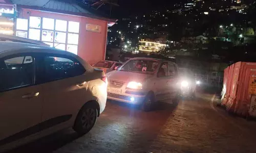Shimla: शहर भर में बंद पड़ी स्ट्रीट लाइटें पैदल चलने वालों को परेशान कर रही Shimla: शहर भर में बंद पड़ी स्ट्रीट लाइटें पैदल चलने वालों को परेशान कर रही