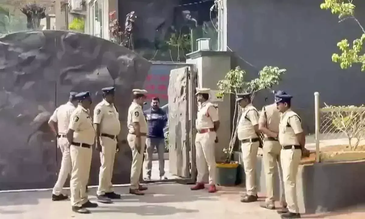 फिल्म निर्देशक राम गोपाल वर्मा Police पूछताछ से बचते रहे फिल्म निर्देशक राम गोपाल वर्मा Police पूछताछ से बचते रहे