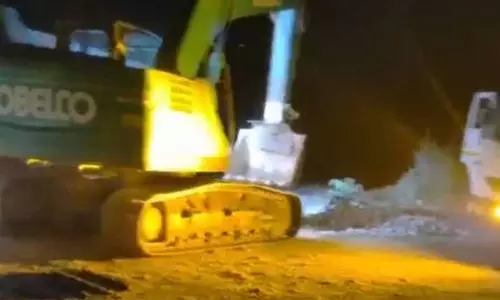 अवैध खनन में प्रयुक्त पोकलेन, JCB मशीन, ट्रक जब्त