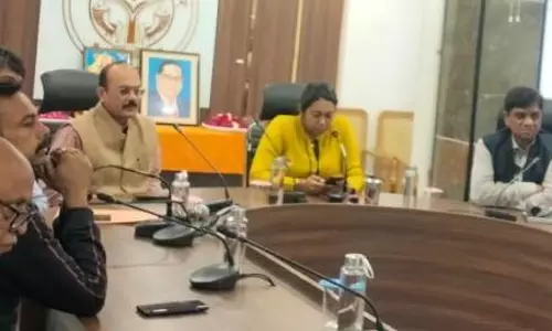 Meerut: जिलाधिकारी द्वारा भारत के संविधान की प्रस्तावना का पाठन किया गया Meerut: जिलाधिकारी द्वारा भारत के संविधान की प्रस्तावना का पाठन किया गया