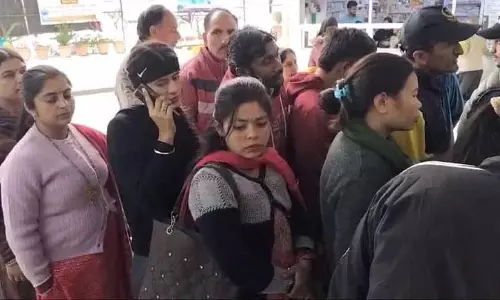 अस्पताल में जगह की कमी और सुविधाओं की कमी से Solan के लोग परेशान