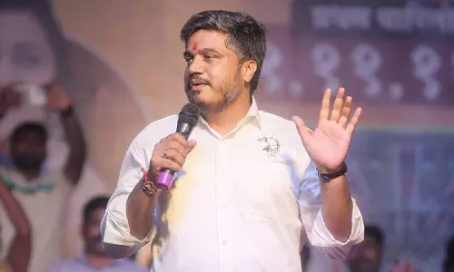 रोहित पवार: जीतने वाले उम्मीदवारों को बराबर वोट, गुजराती EVM के चंगुल में रोहित पवार: जीतने वाले उम्मीदवारों को बराबर वोट, गुजराती EVM के चंगुल में