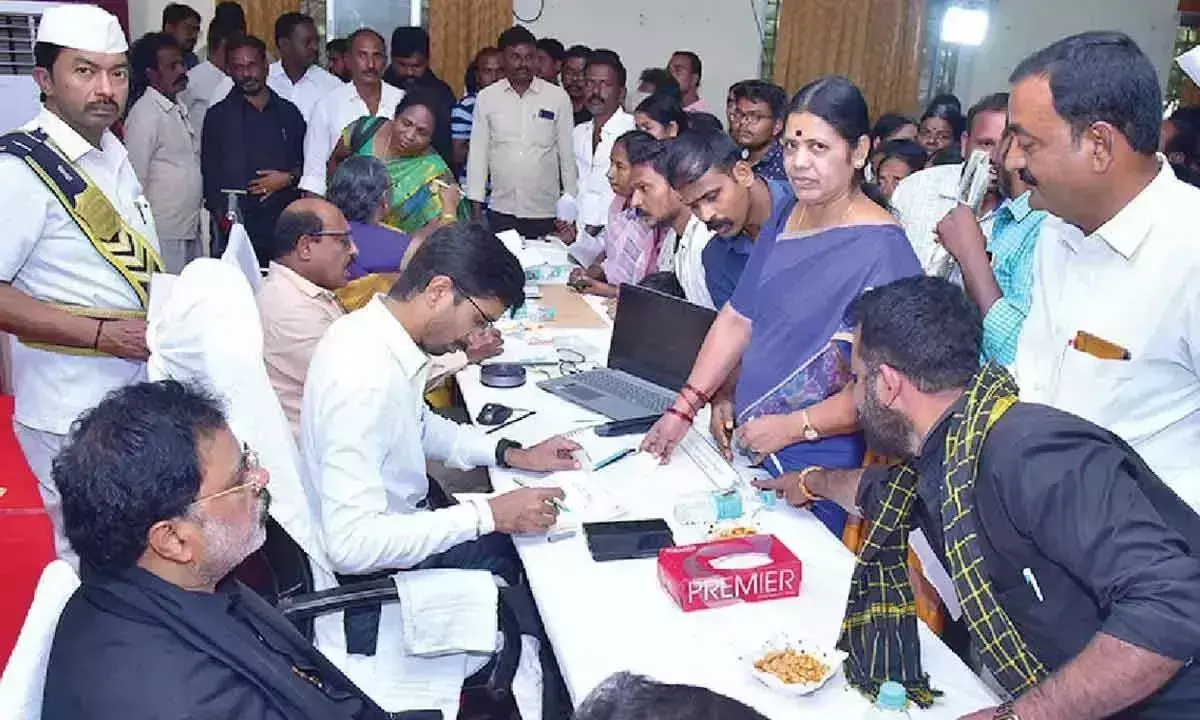 जन शिकायतों का मौके पर ही करें समाधान: Collector जन शिकायतों का मौके पर ही करें समाधान: Collector