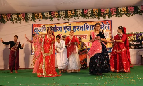Bundi: उद्योग एवं हस्तशिल्प शिल्पग्राम मेले में बालिकाओं की प्रस्तुतियों ने बांधा समा Bundi: उद्योग एवं हस्तशिल्प शिल्पग्राम मेले में बालिकाओं की प्रस्तुतियों ने बांधा समा