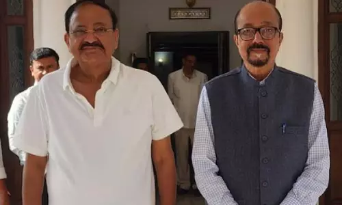 राज्यपाल डेका ने पूर्व उपराष्ट्रपति नायडू से की सौजन्य भेंट